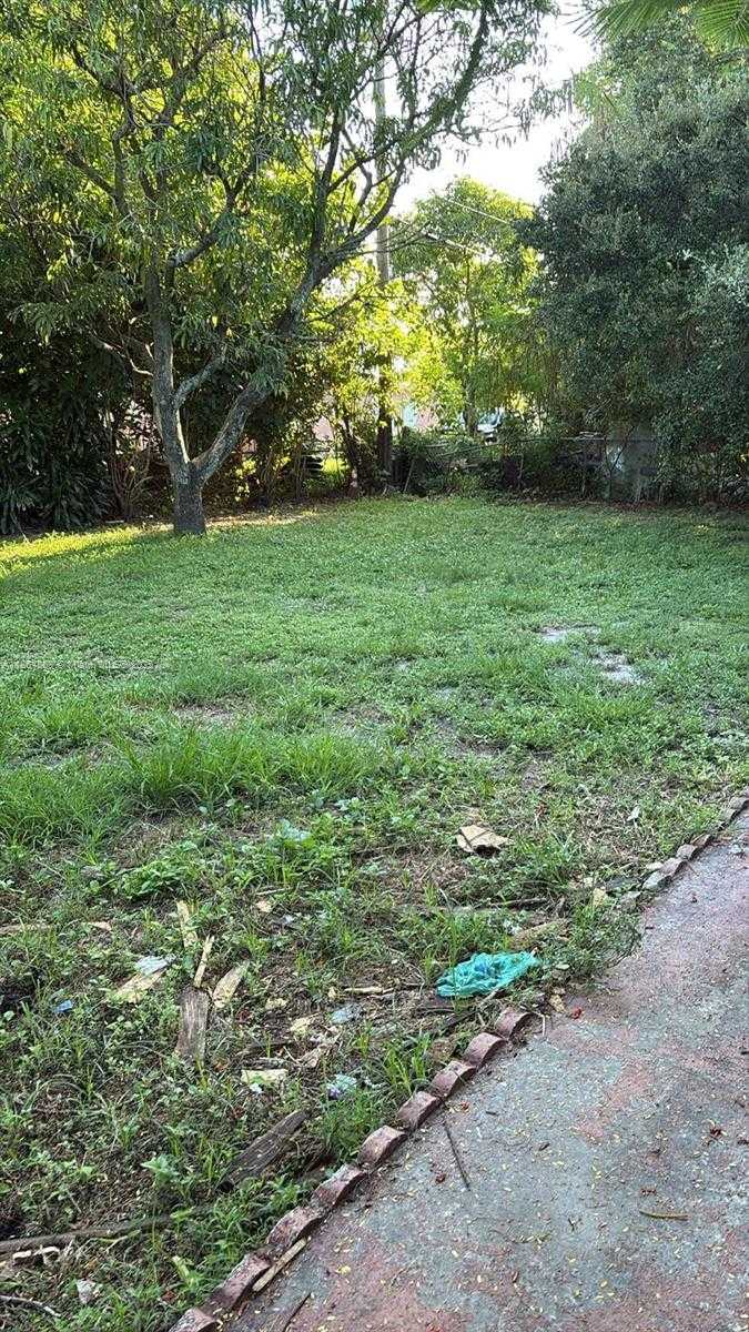 Small Image of 121 NORTH WEST 188TH ST, Miami Gardens Number 2