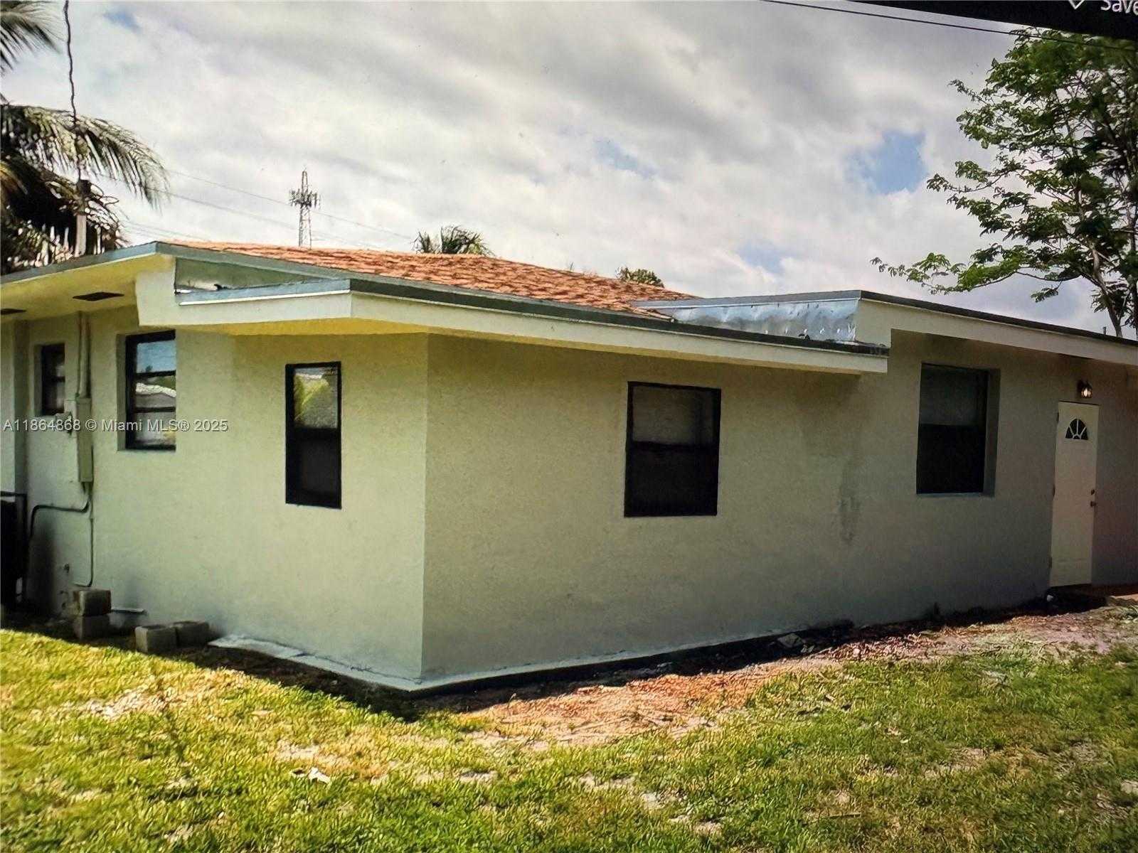 Small Image of 121 NORTH WEST 188TH ST, Miami Gardens Number 7