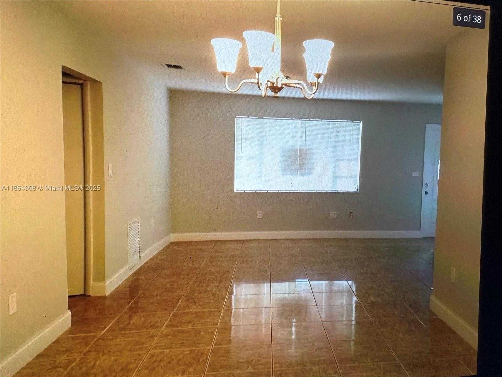 Small Image of 121 NORTH WEST 188TH ST, Miami Gardens Number 9