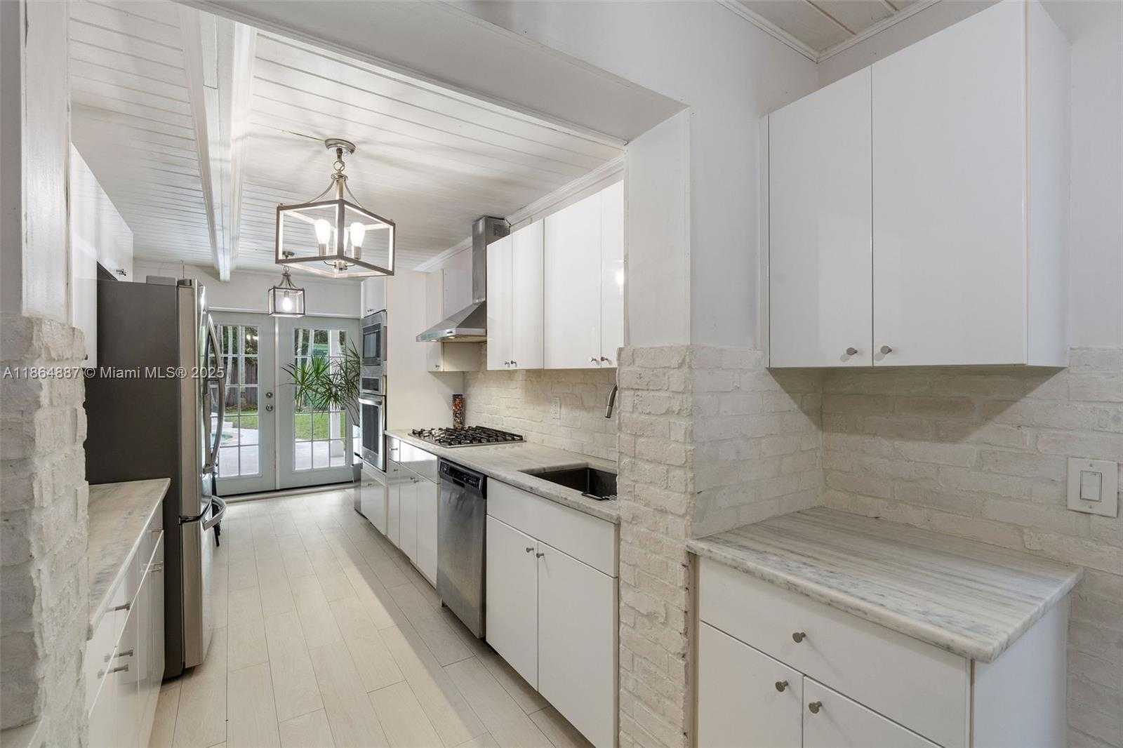 Small Image of 6202 SOUTH WEST 65TH AVE, South Miami Number 3