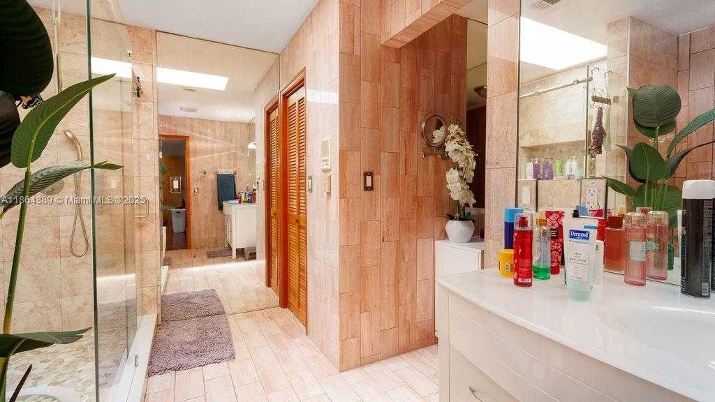 Small Image of 5875 WEST 3RD LN, Hialeah Number 23