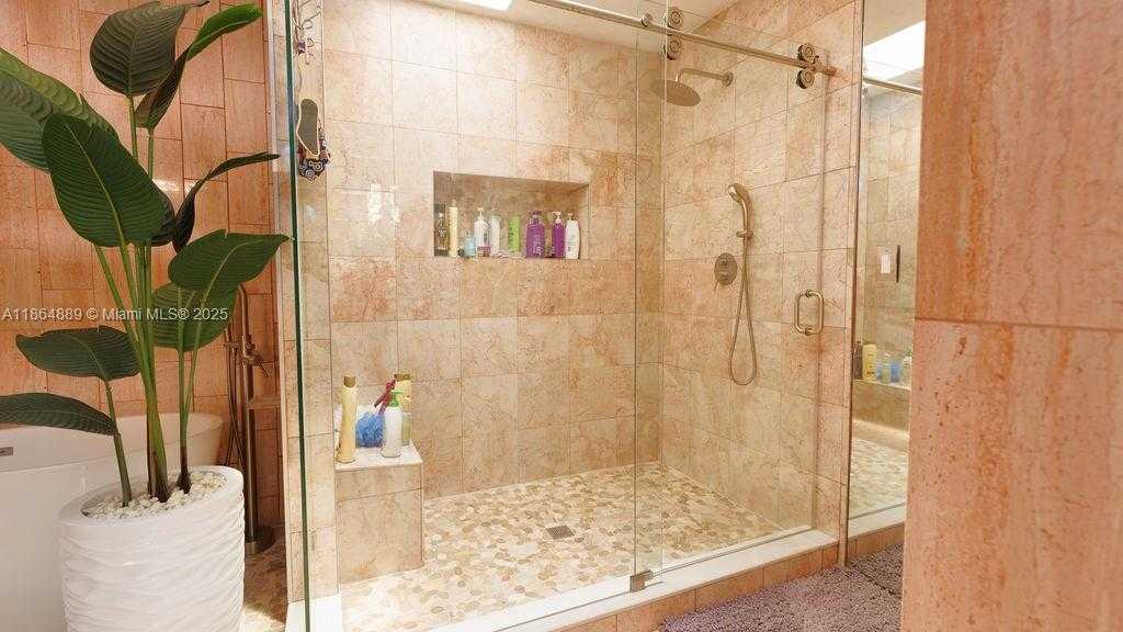 Small Image of 5875 WEST 3RD LN, Hialeah Number 26