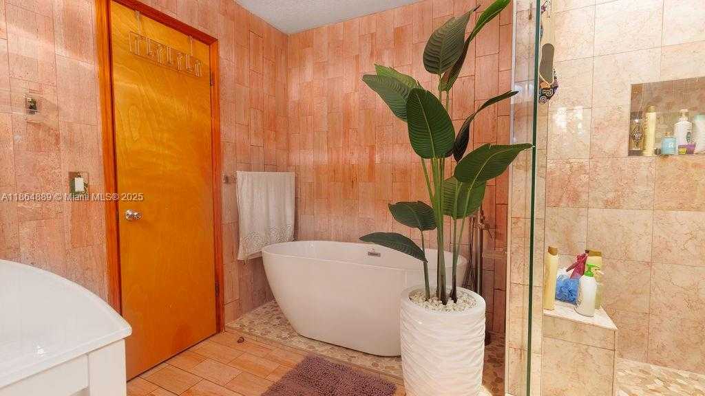 Small Image of 5875 WEST 3RD LN, Hialeah Number 27