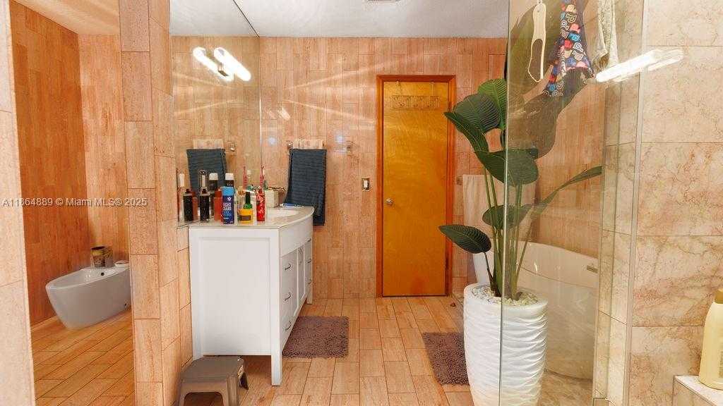 Small Image of 5875 WEST 3RD LN, Hialeah Number 28