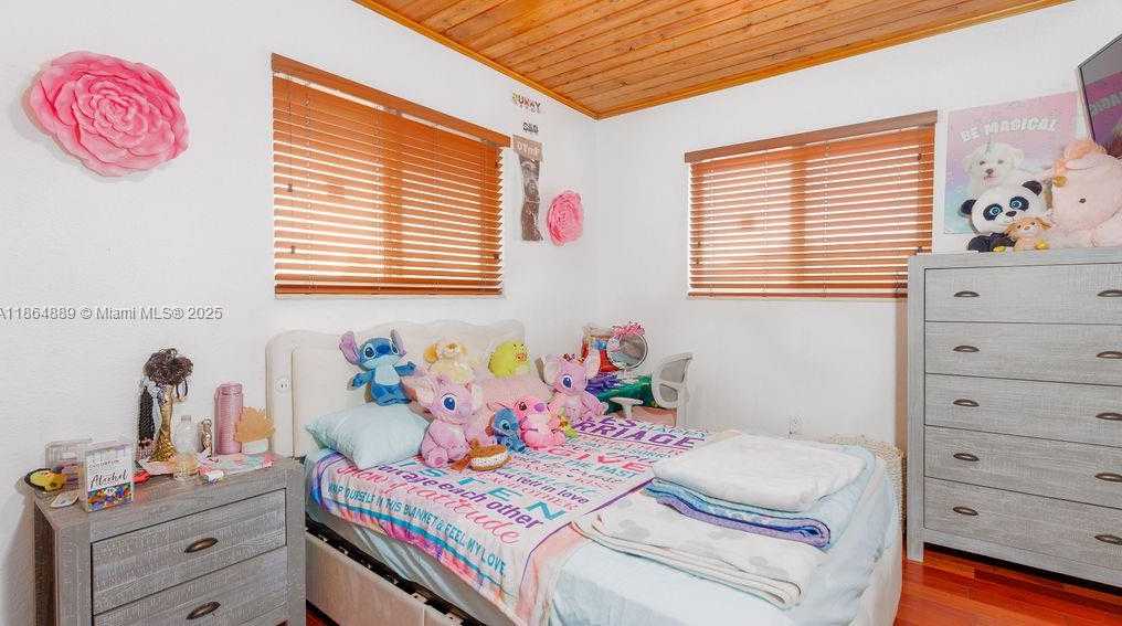 Small Image of 5875 WEST 3RD LN, Hialeah Number 31