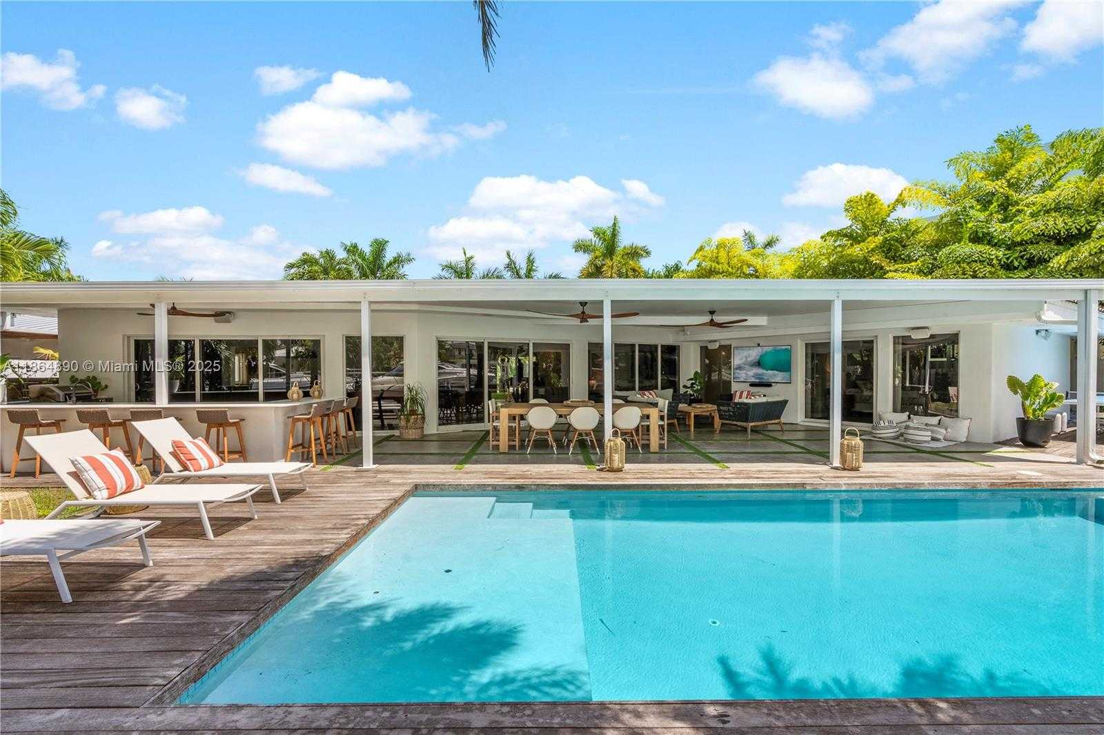 Small Image of 12910 AURALIA RD, North Miami Number 10