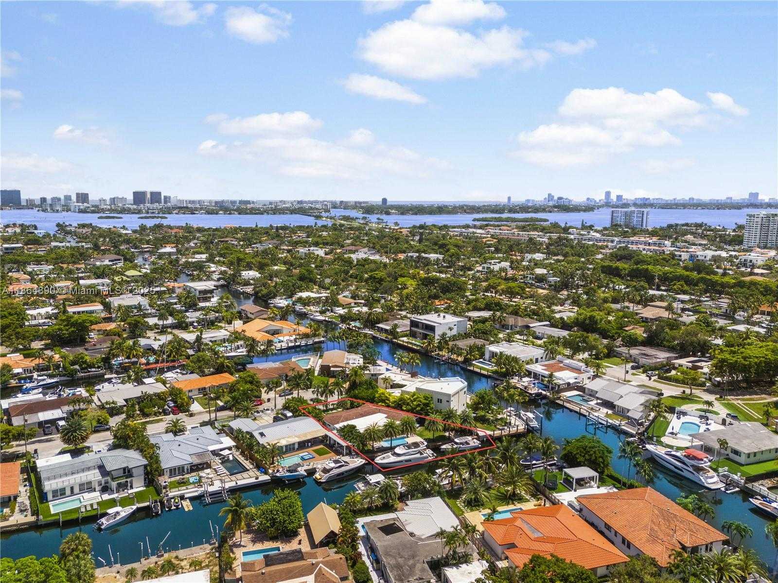 Small Image of 12910 AURALIA RD, North Miami Number 3