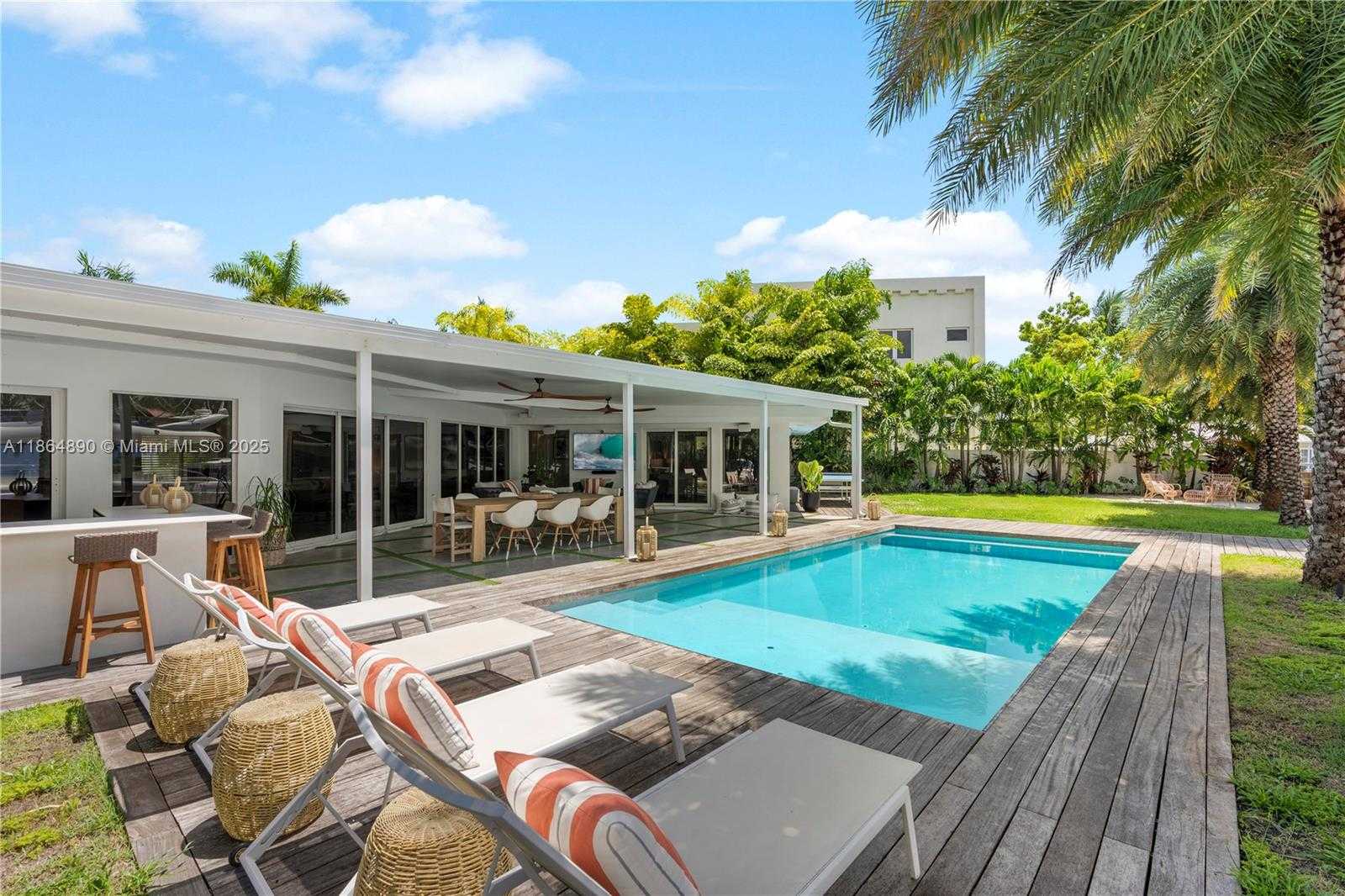 Small Image of 12910 AURALIA RD, North Miami Number 7