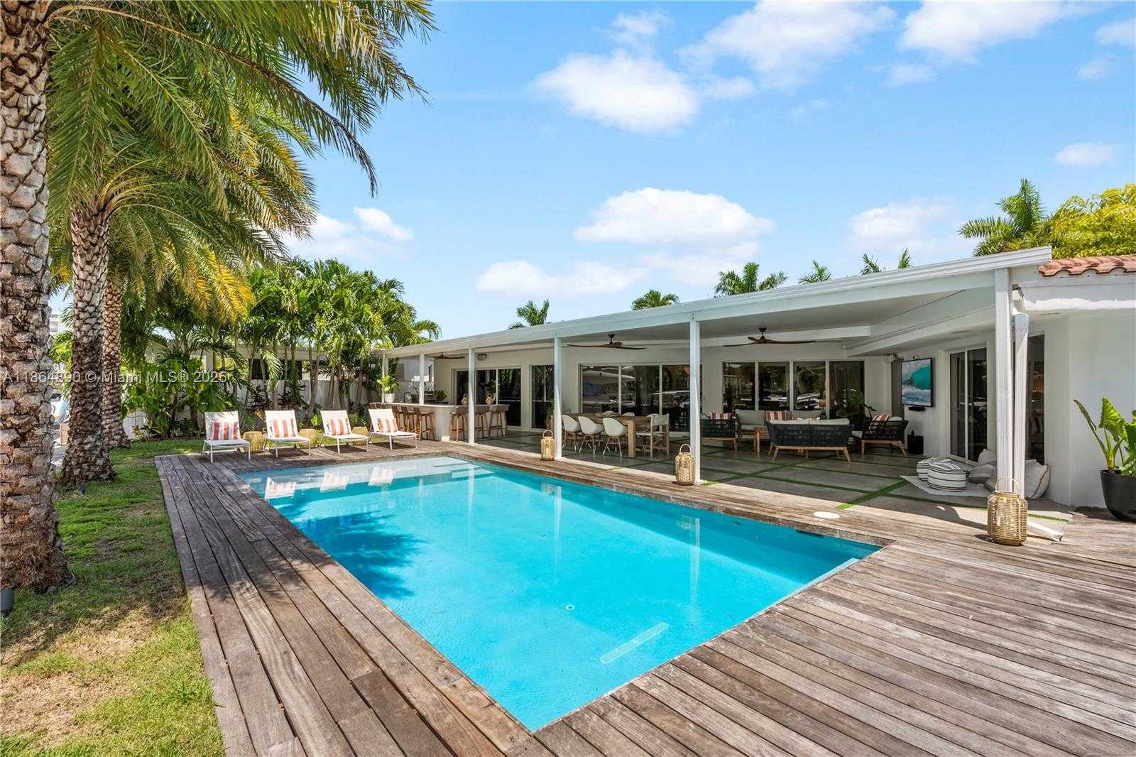 Small Image of 12910 AURALIA RD, North Miami Number 9