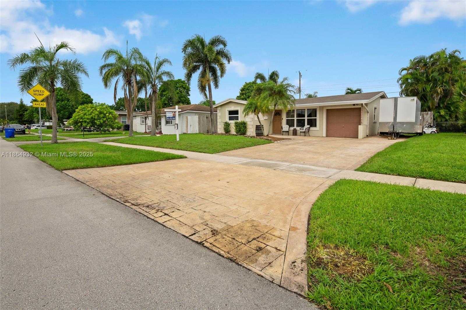 Small Image of 7321 EAST MCARTHUR PKWY, Hollywood Number 3