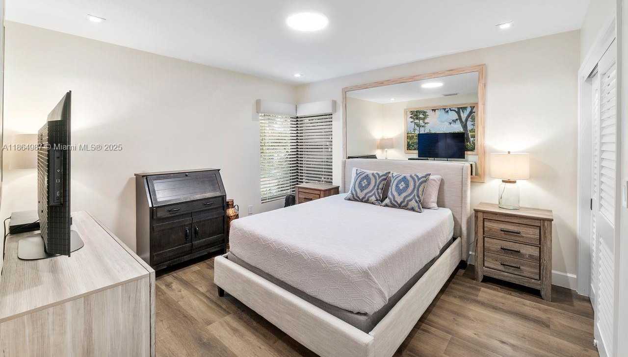 Small Image of 11044 SOUTH WEST 77TH CT CIR, Pinecrest Number 11