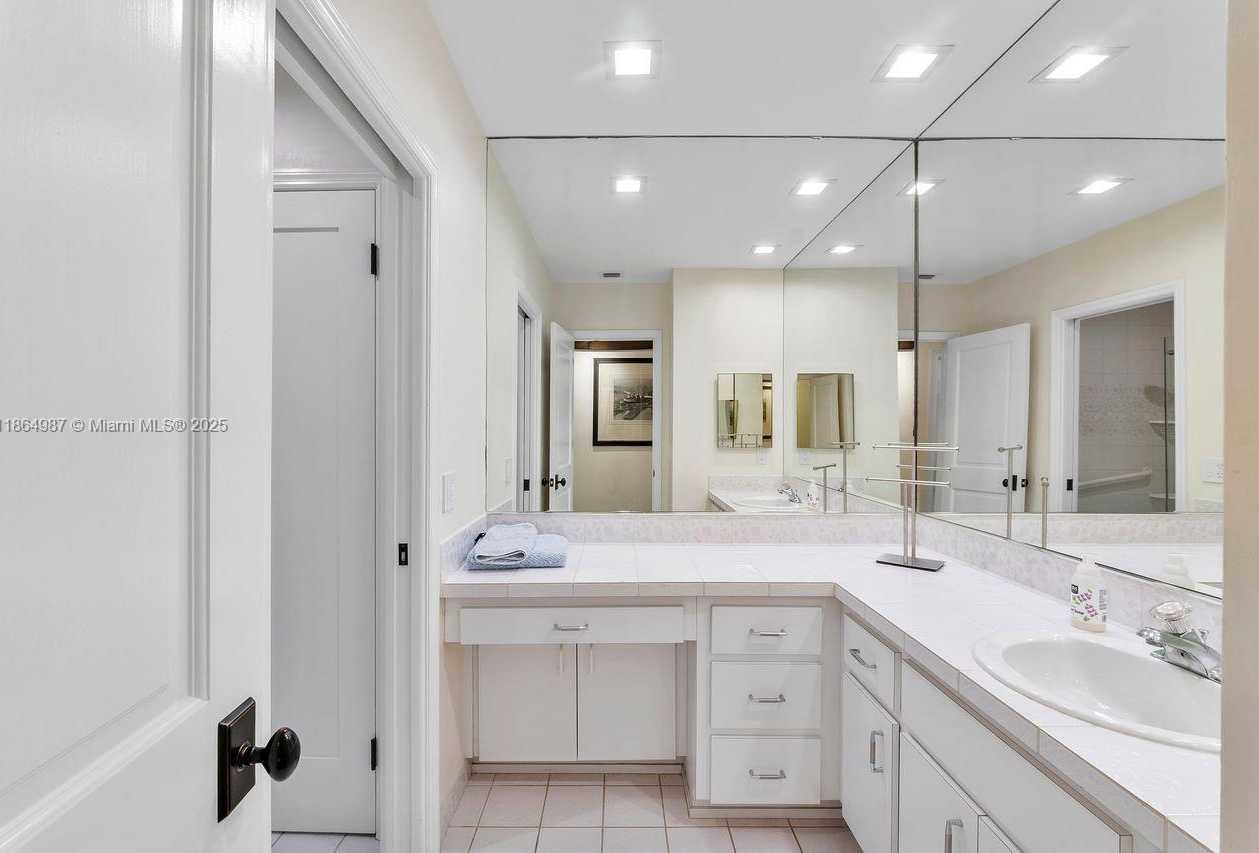 Small Image of 11044 SOUTH WEST 77TH CT CIR, Pinecrest Number 16