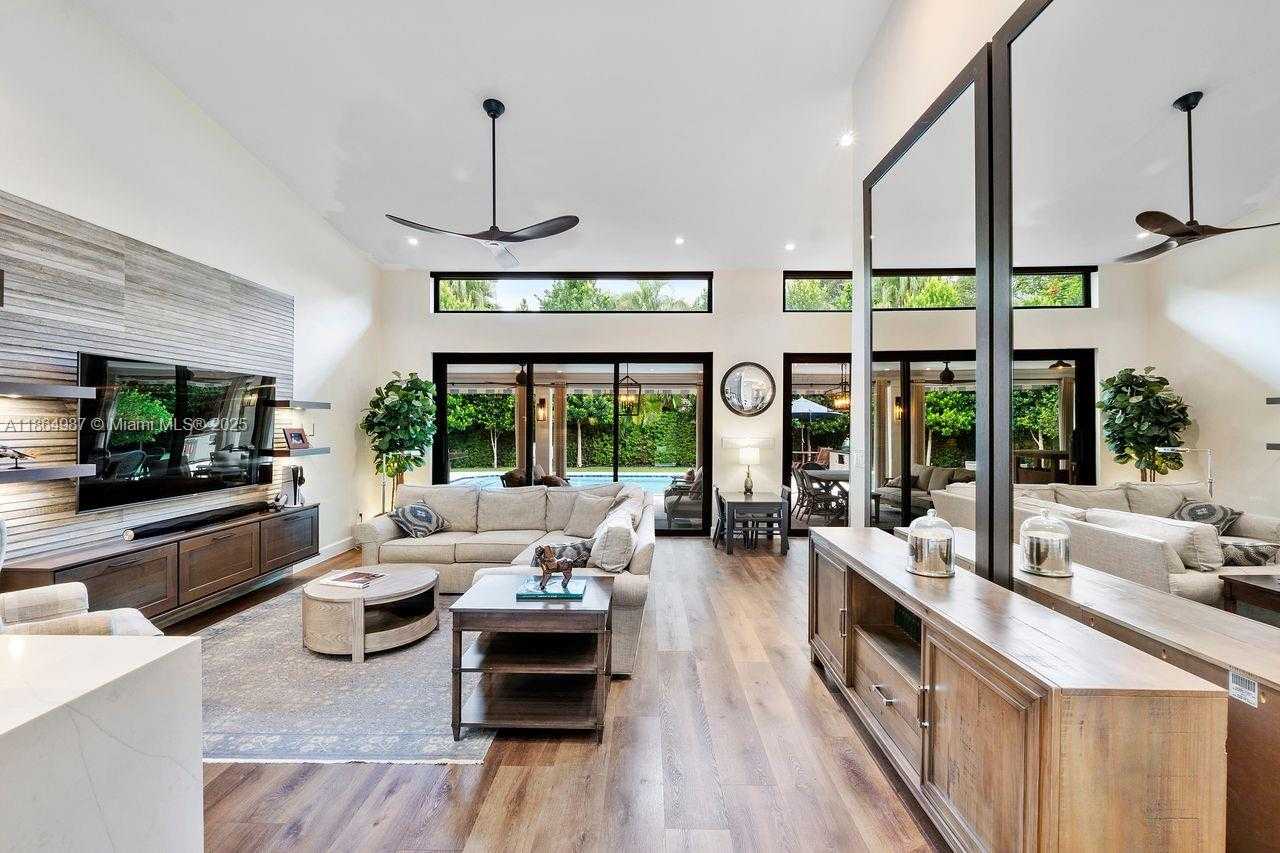 Small Image of 11044 SOUTH WEST 77TH CT CIR, Pinecrest Number 2