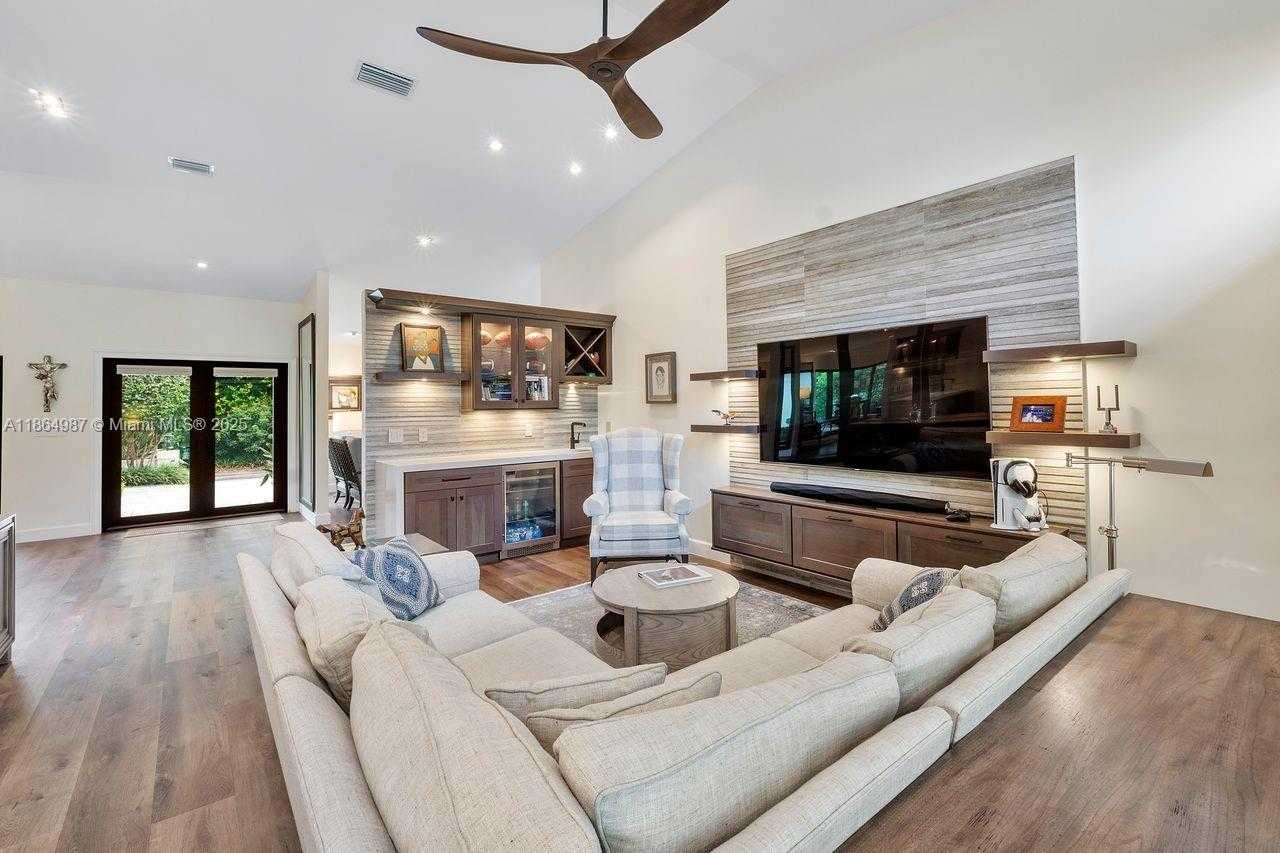 Small Image of 11044 SOUTH WEST 77TH CT CIR, Pinecrest Number 3