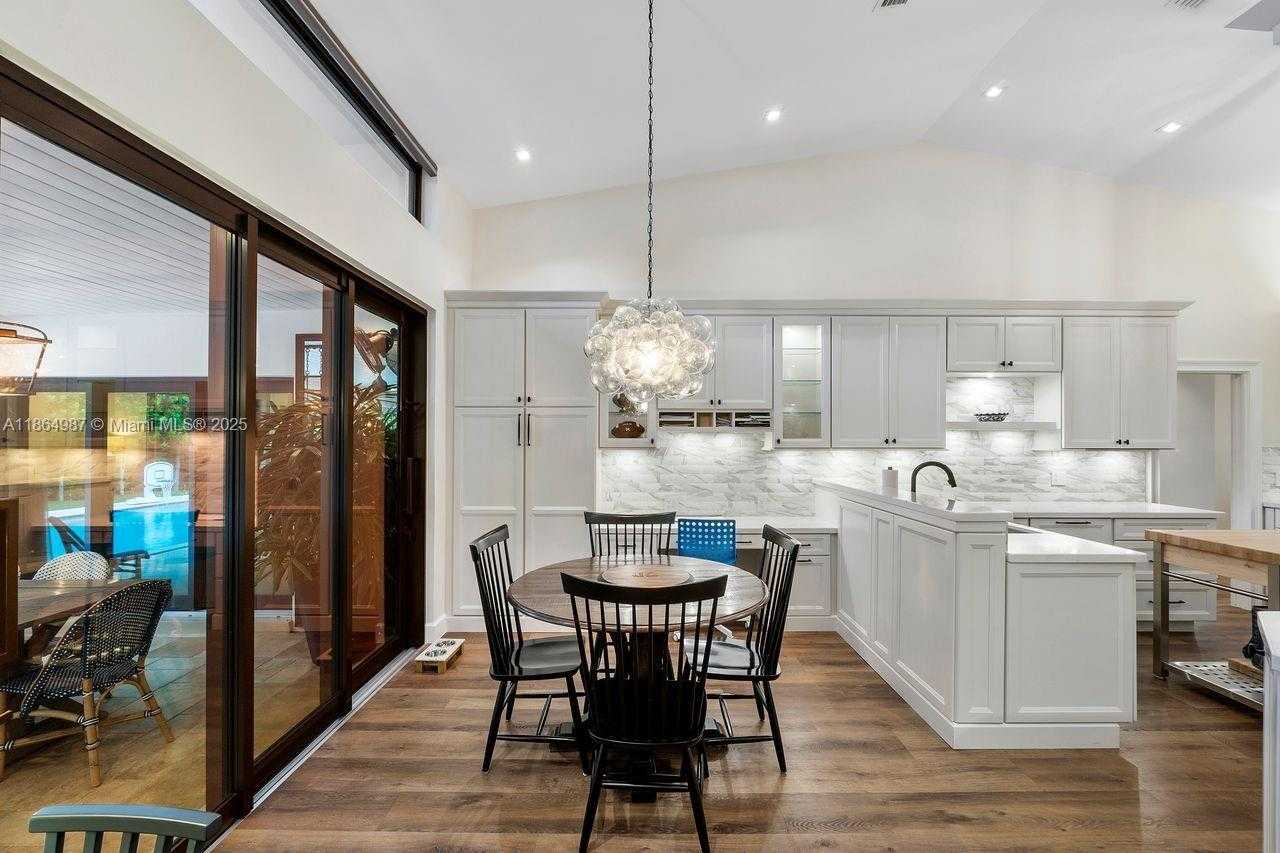 Small Image of 11044 SOUTH WEST 77TH CT CIR, Pinecrest Number 5