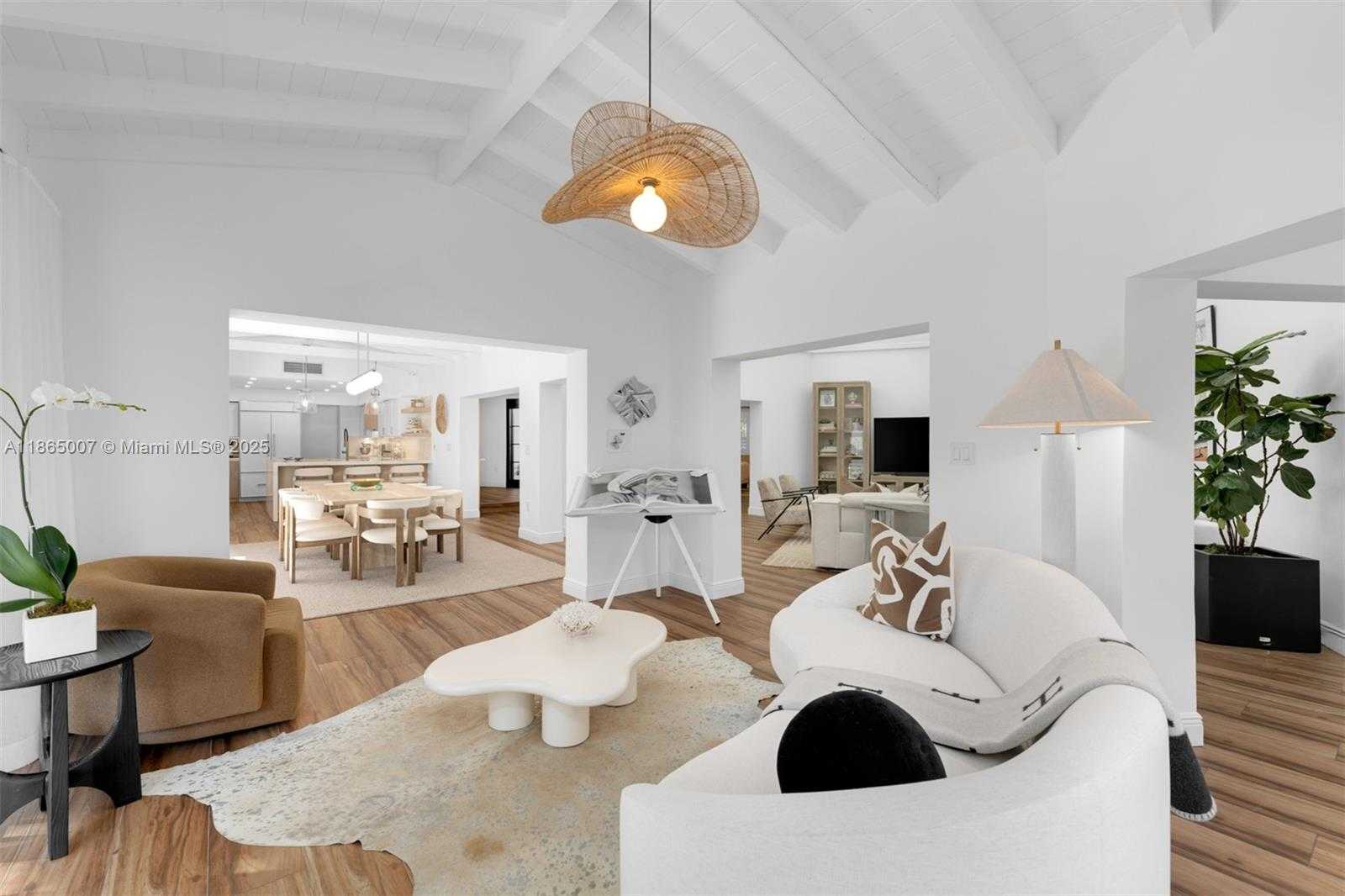 Small Image of 200 WEST MCINTYRE ST, Key Biscayne Number 17