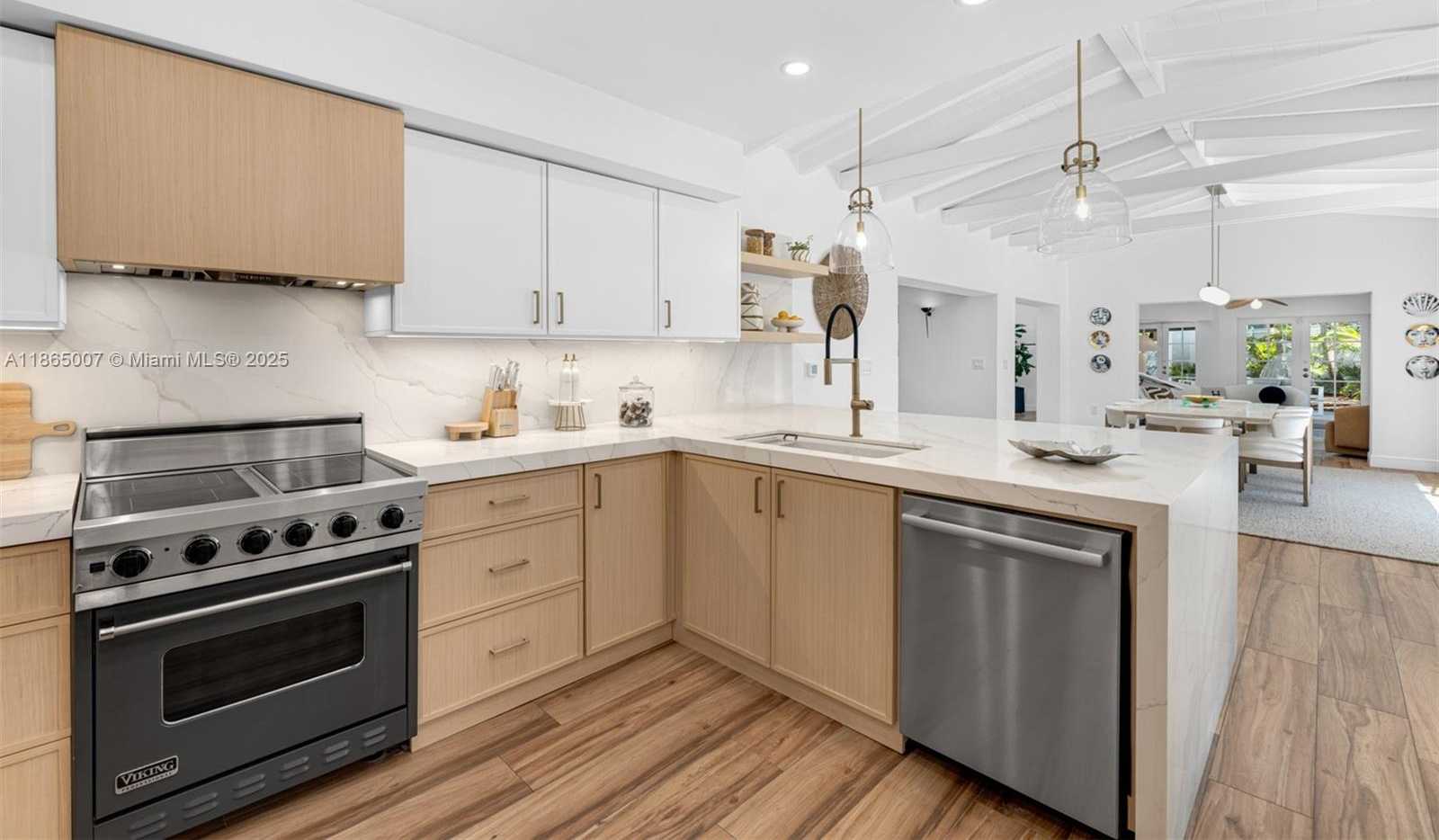 Small Image of 200 WEST MCINTYRE ST, Key Biscayne Number 21