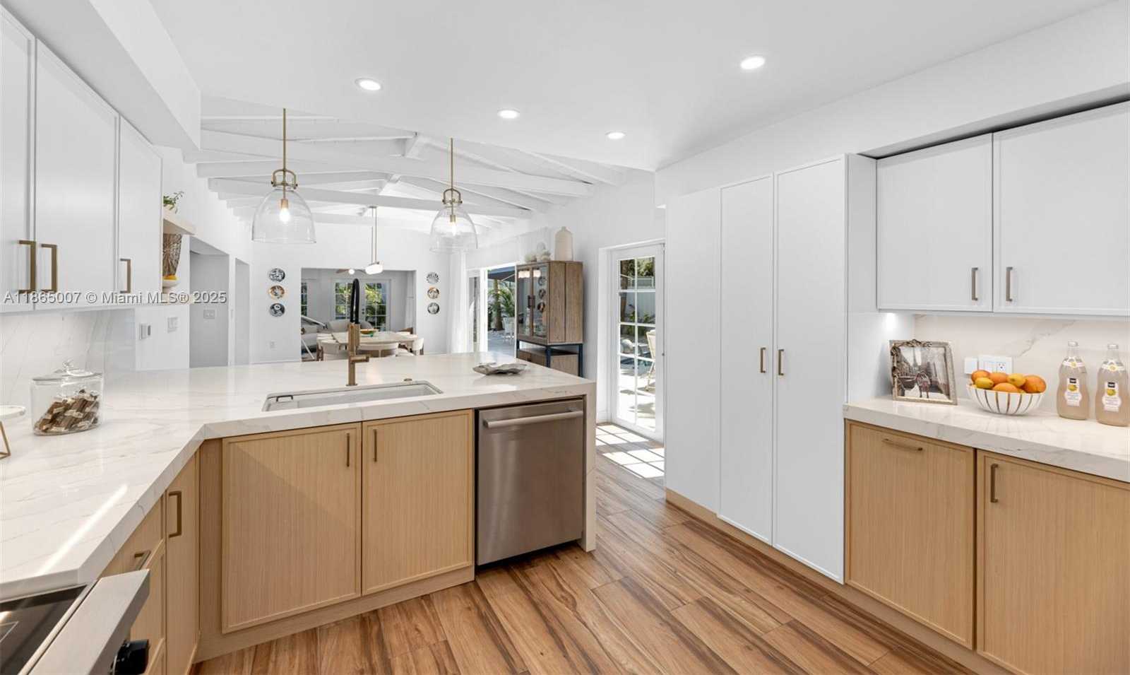 Small Image of 200 WEST MCINTYRE ST, Key Biscayne Number 23