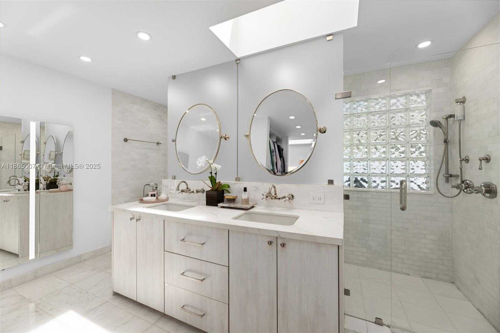 Small Image of 200 WEST MCINTYRE ST, Key Biscayne Number 37