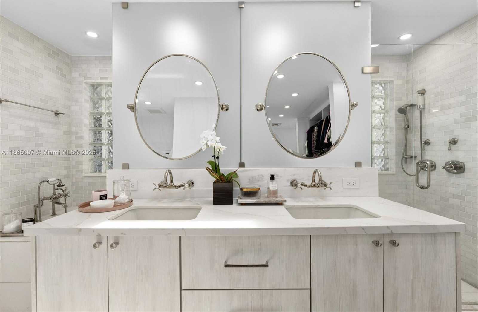 Small Image of 200 WEST MCINTYRE ST, Key Biscayne Number 38