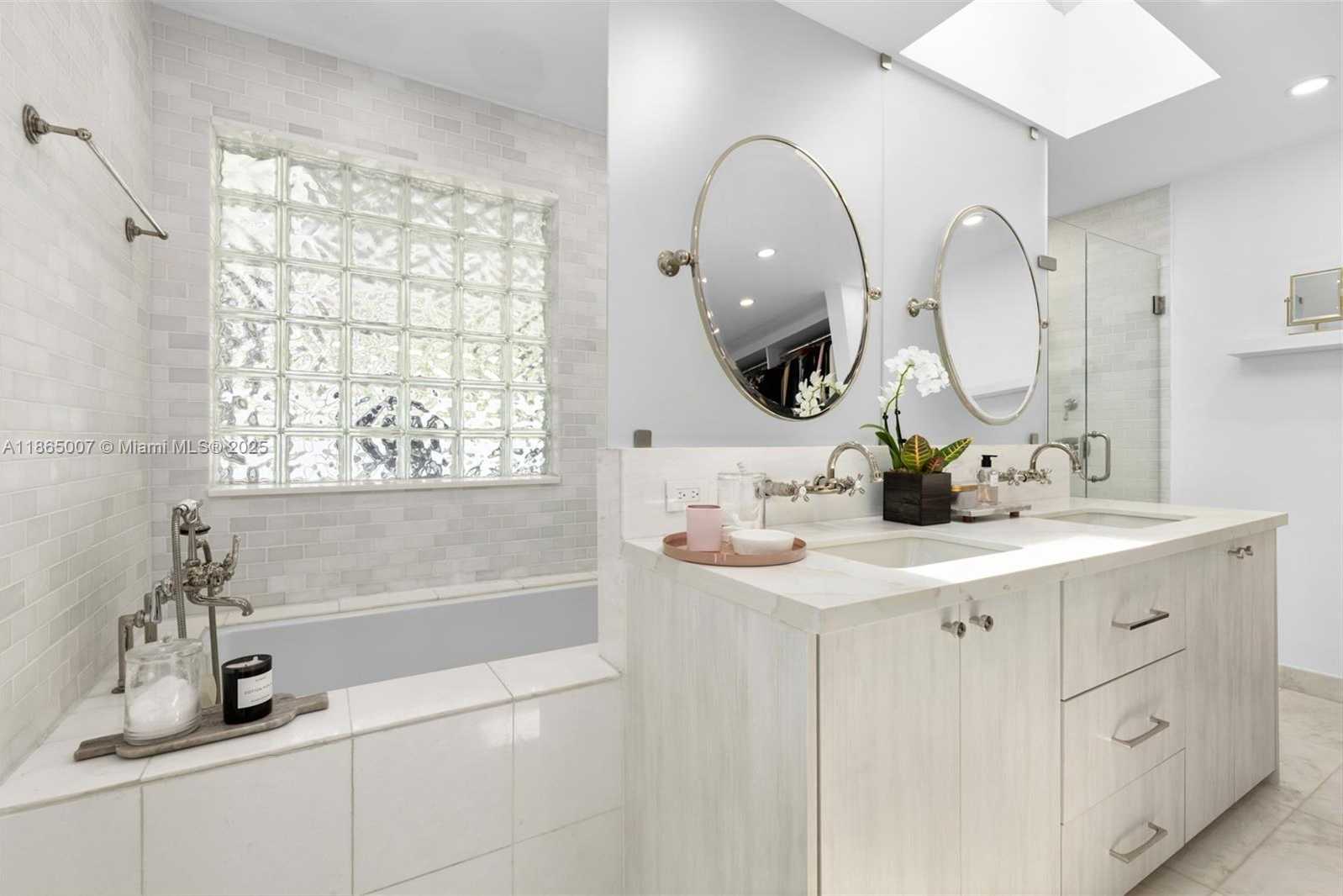 Small Image of 200 WEST MCINTYRE ST, Key Biscayne Number 39