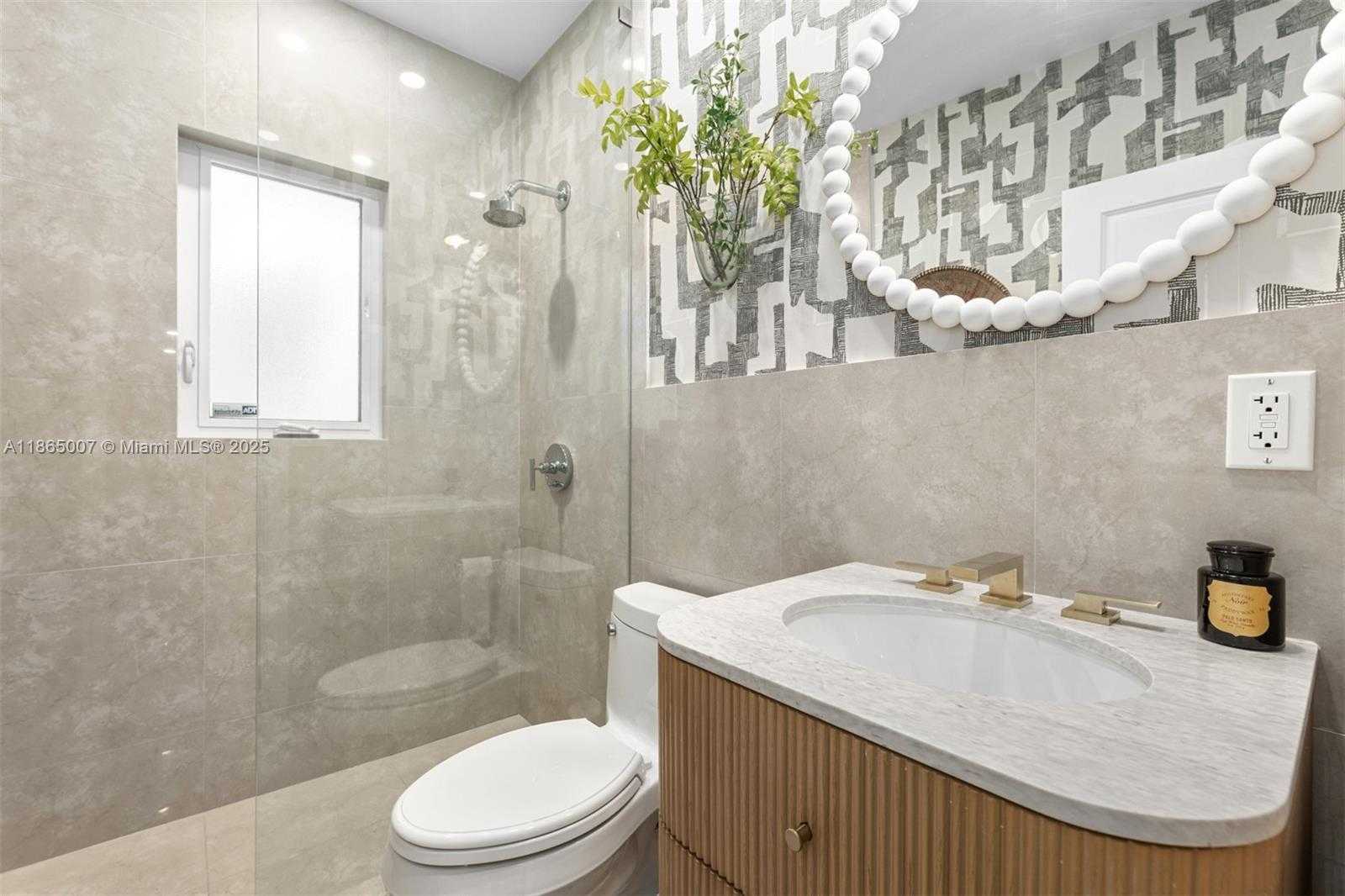 Small Image of 200 WEST MCINTYRE ST, Key Biscayne Number 44