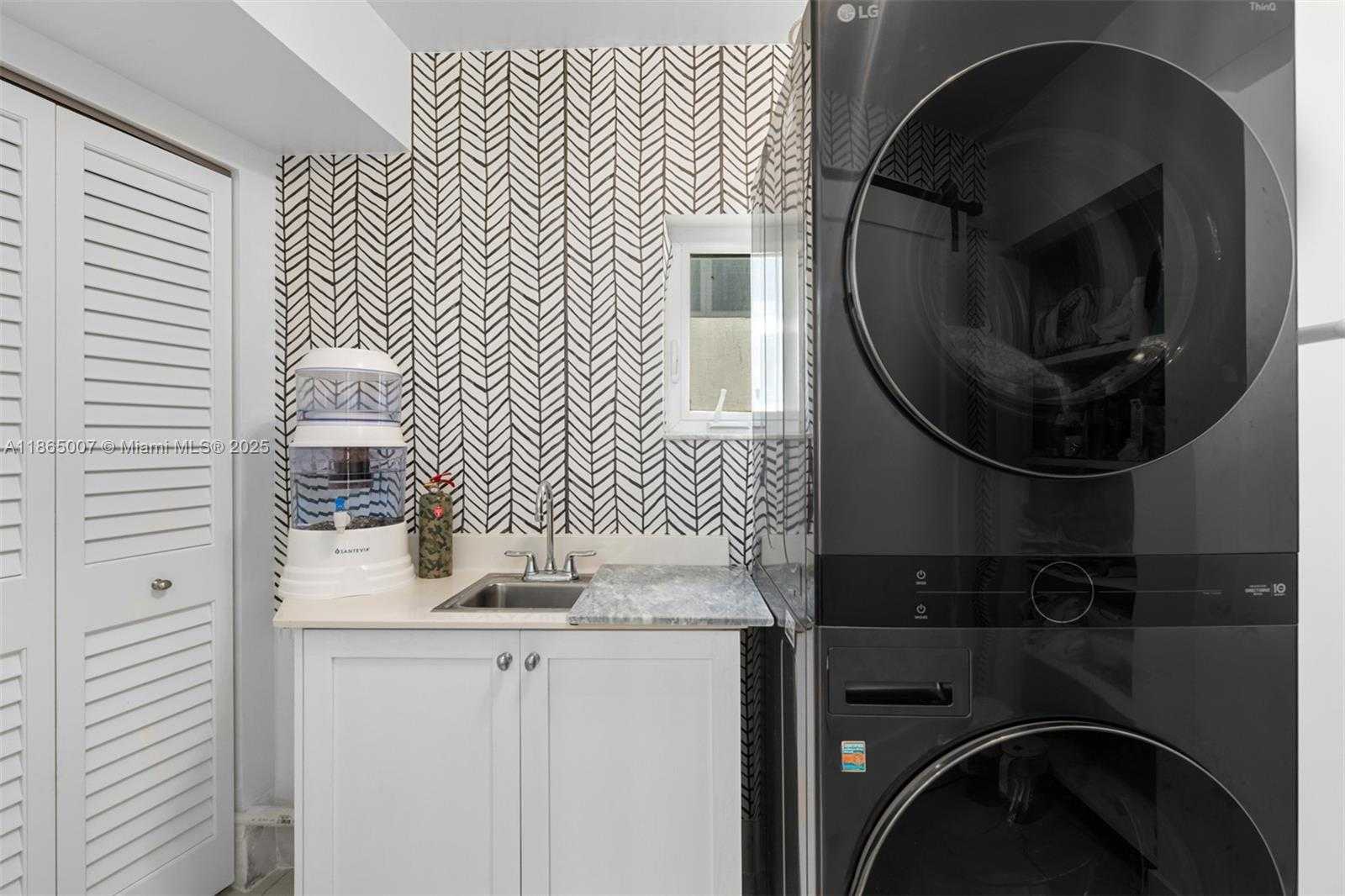 Small Image of 200 WEST MCINTYRE ST, Key Biscayne Number 50