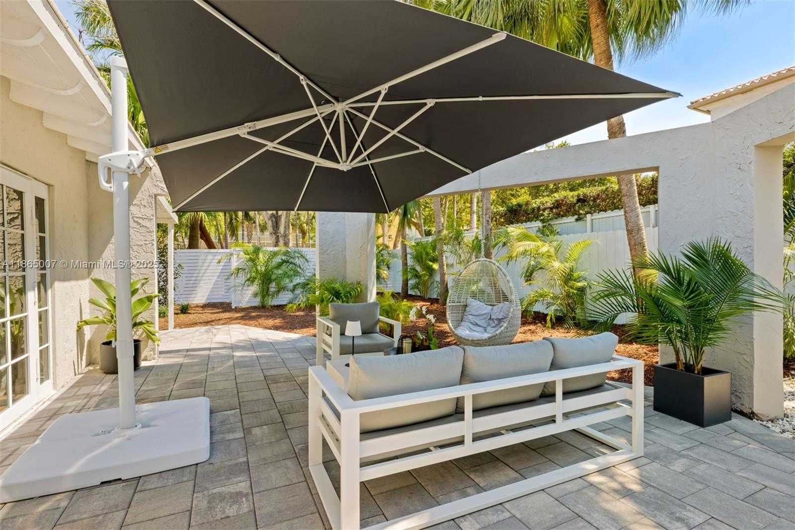 Small Image of 200 WEST MCINTYRE ST, Key Biscayne Number 56