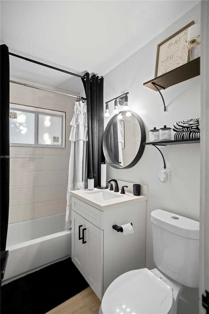 Small Image of 1000 NORTH 71ST TER, Hollywood Number 37