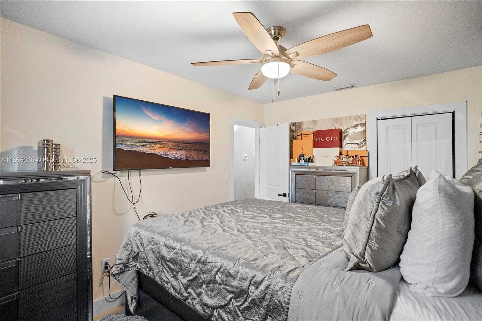 Small Image of 1000 NORTH 71ST TER, Hollywood Number 42