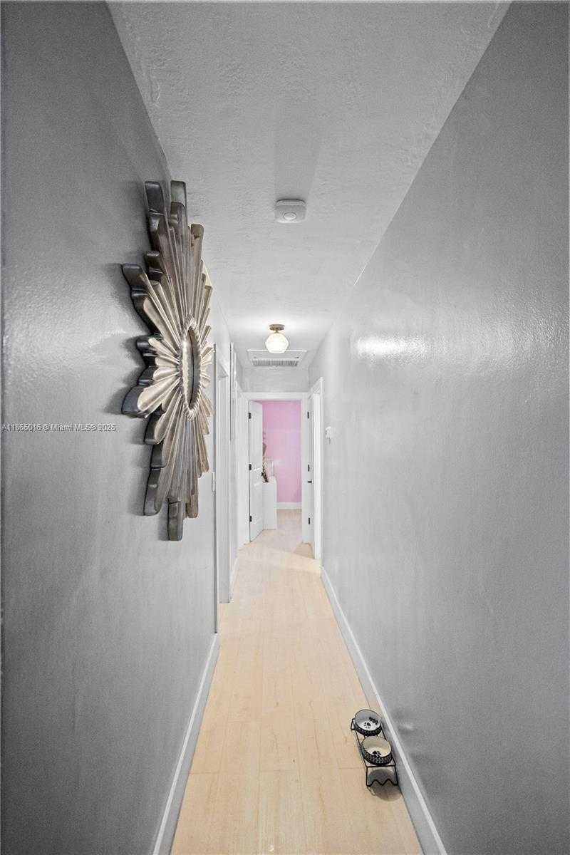 Small Image of 1000 NORTH 71ST TER, Hollywood Number 54