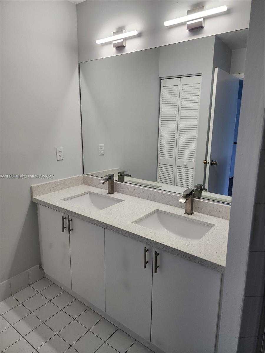 Small Image of 1701 NORTH WEST 6TH AVE, Fort Lauderdale Number 13