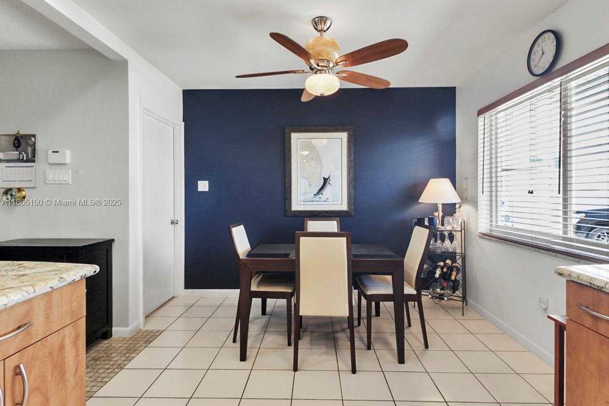 Small Image of 19125 WATERWAY RD, Jupiter Number 10
