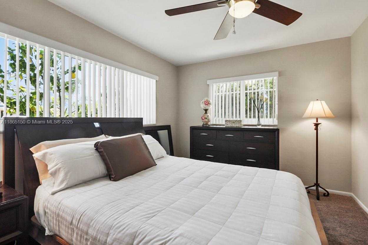 Small Image of 19125 WATERWAY RD, Jupiter Number 12