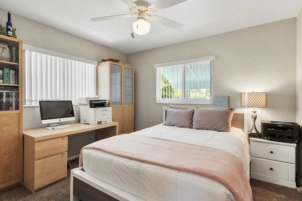 Small Image of 19125 WATERWAY RD, Jupiter Number 15