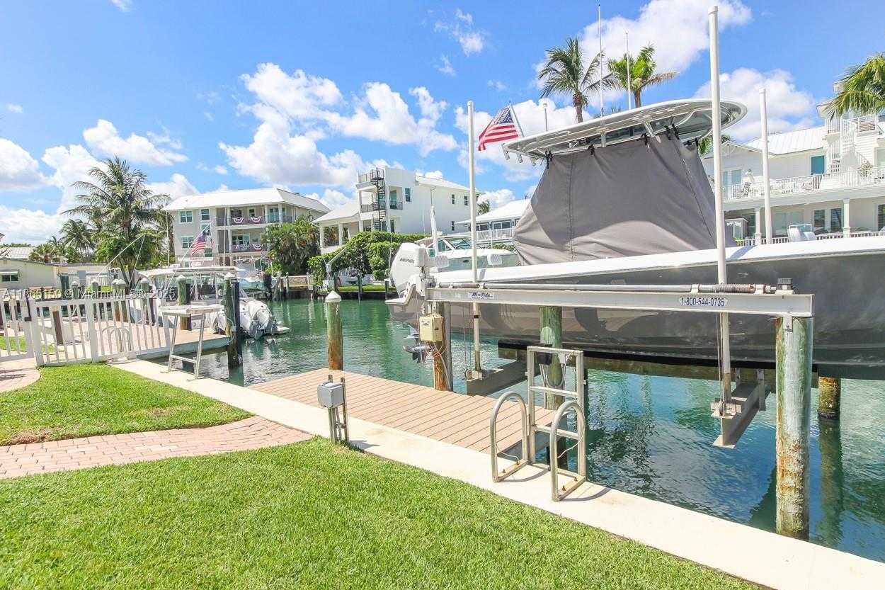 Small Image of 19125 WATERWAY RD, Jupiter Number 25
