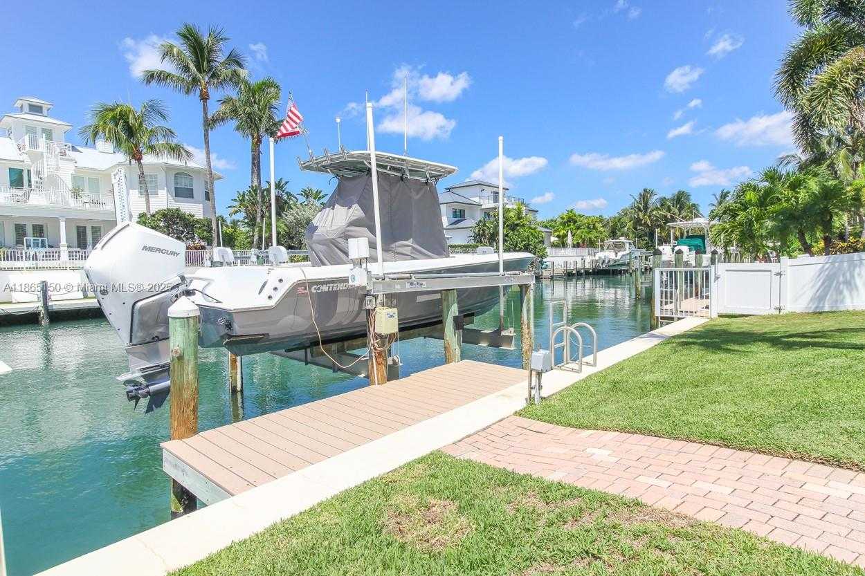 Small Image of 19125 WATERWAY RD, Jupiter Number 26
