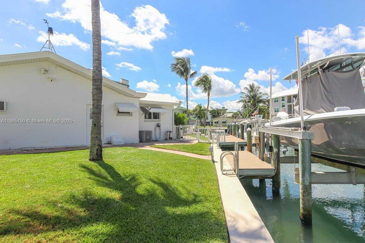 Small Image of 19125 WATERWAY RD, Jupiter Number 27
