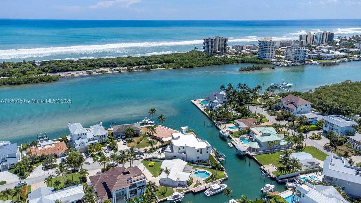 Small Image of 19125 WATERWAY RD, Jupiter Number 28