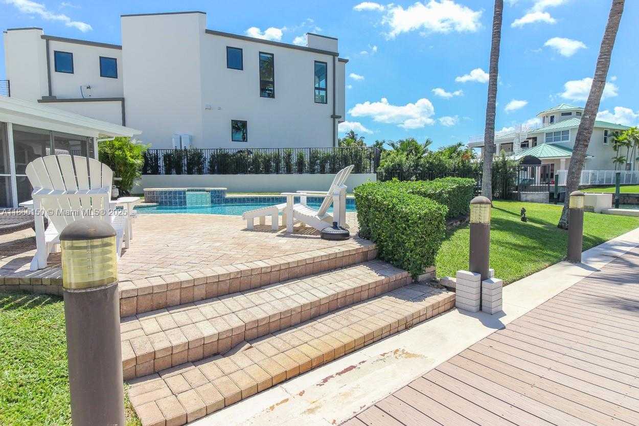 Small Image of 19125 WATERWAY RD, Jupiter Number 32