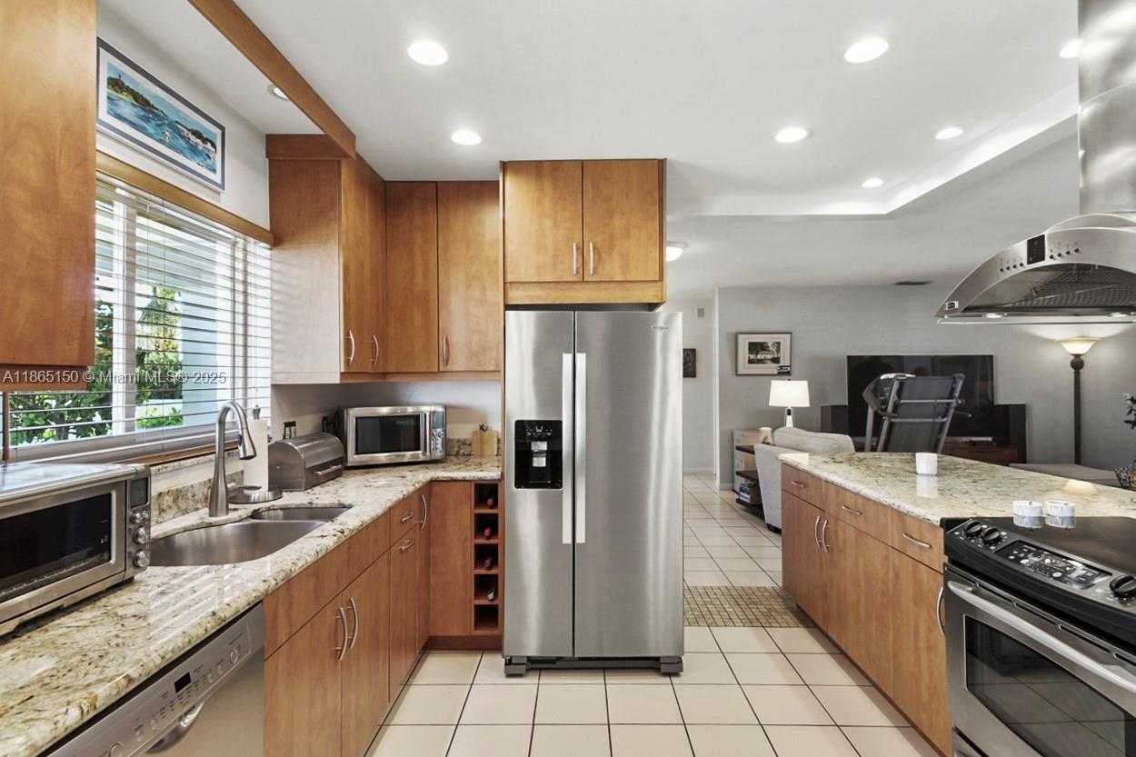 Small Image of 19125 WATERWAY RD, Jupiter Number 5