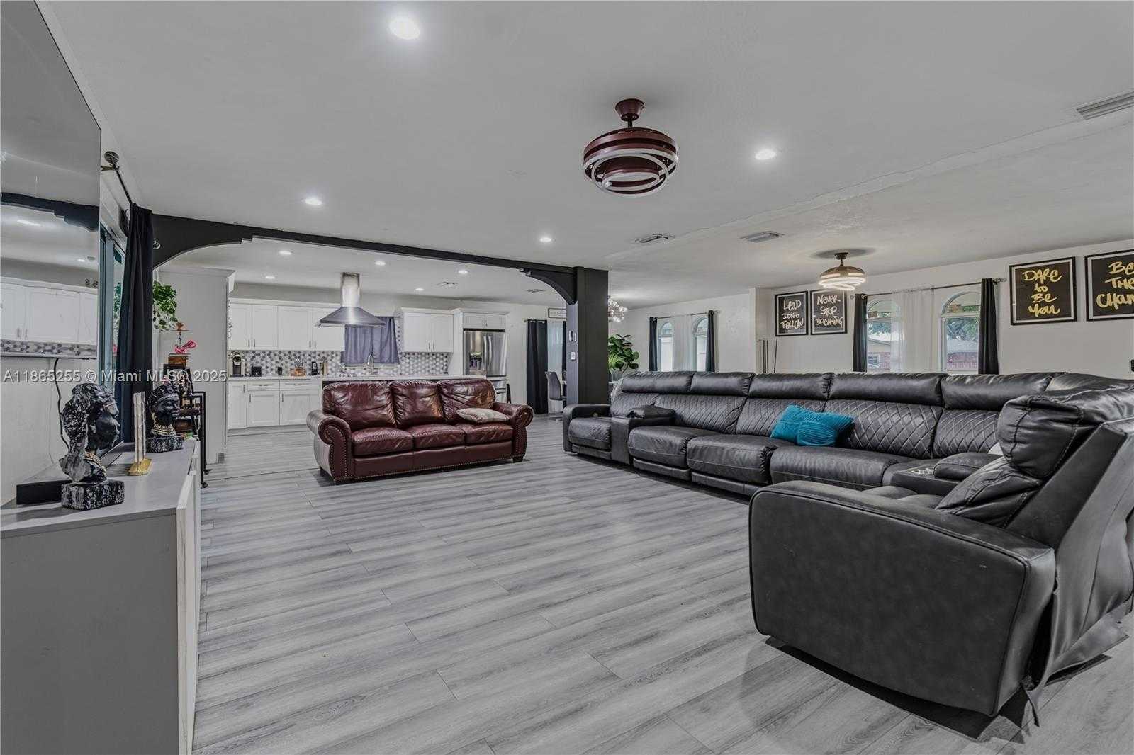 Small Image of 1672 NORTH WEST 192ND TER, Miami Gardens Number 15