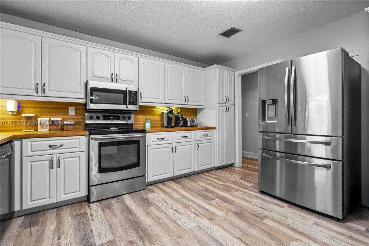 Small Image of 19926 SOUTH WEST 326TH ST, Homestead Number 18