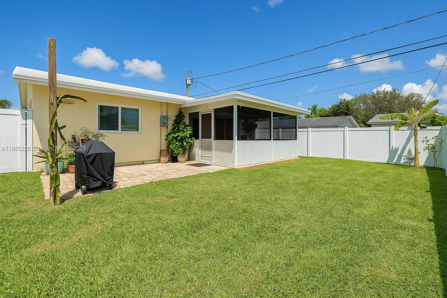 Small Image of 5404 NORTH WEST 26TH AVE, Tamarac Number 15