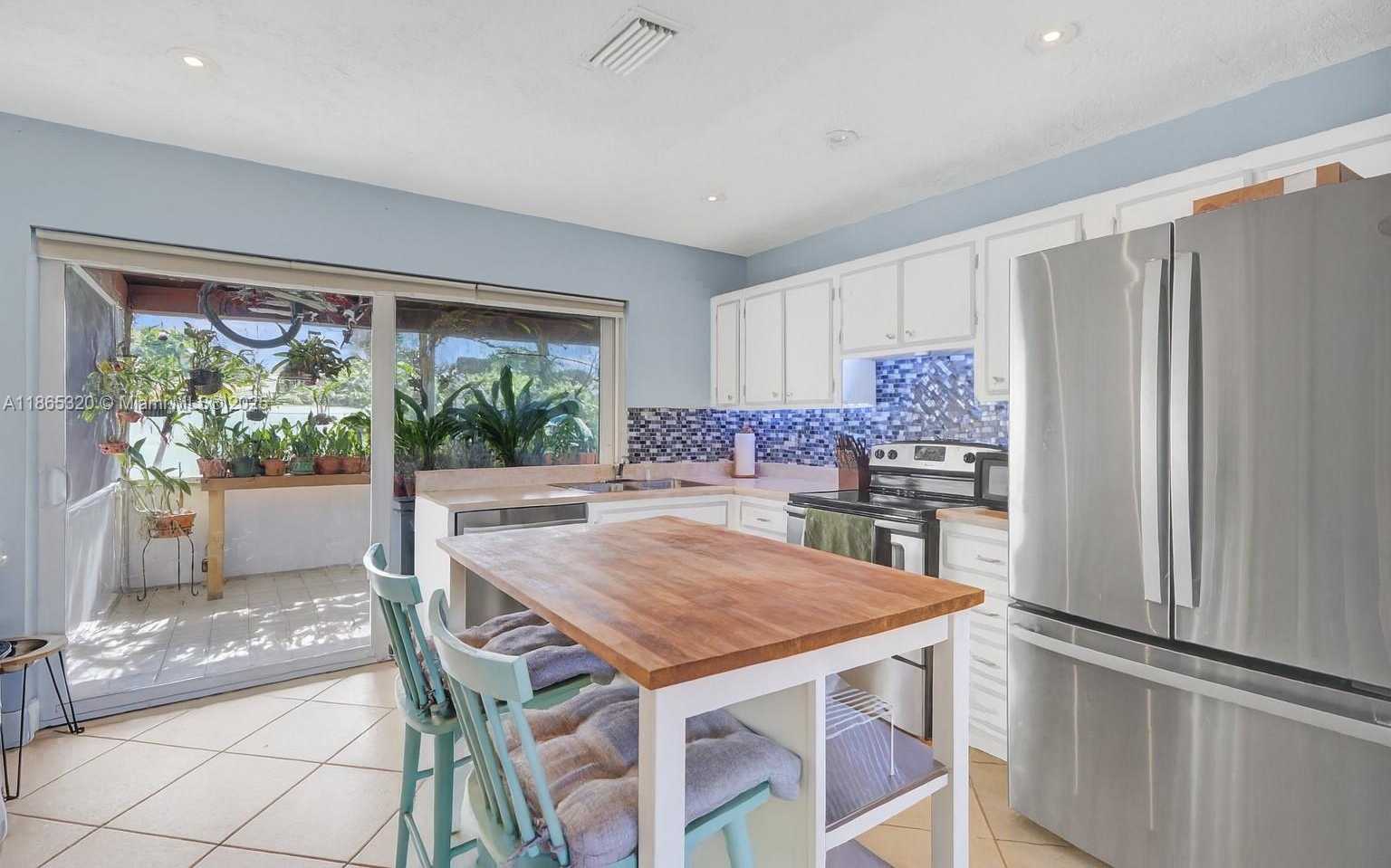 Small Image of 5404 NORTH WEST 26TH AVE, Tamarac Number 4