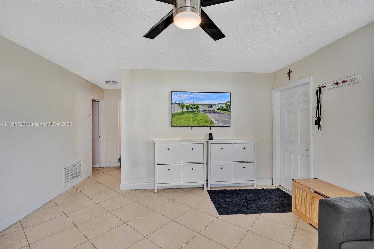 Small Image of 5404 NORTH WEST 26TH AVE, Tamarac Number 7