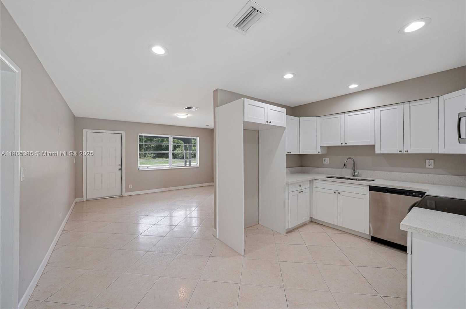 Small Image of 1721 SOUTH WEST 46TH AVE, Fort Lauderdale Number 5