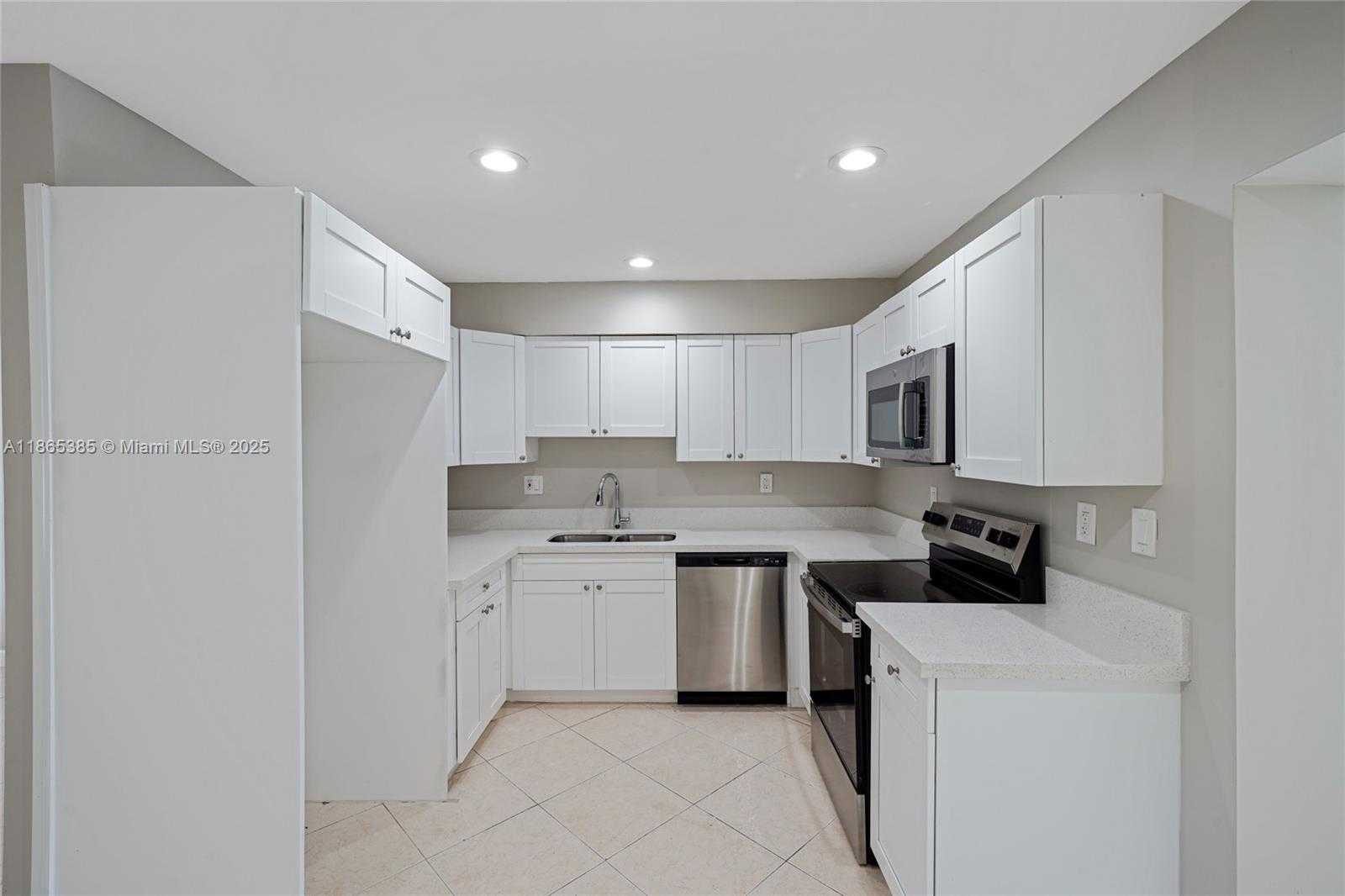 Small Image of 1721 SOUTH WEST 46TH AVE, Fort Lauderdale Number 6