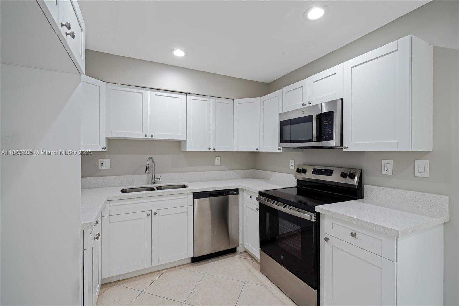 Small Image of 1721 SOUTH WEST 46TH AVE, Fort Lauderdale Number 7