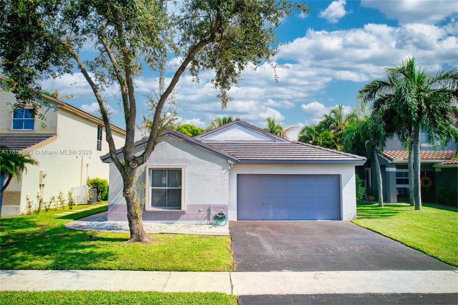 Small Image of 19253 NORTH WEST 22ND ST, Pembroke Pines Number 2